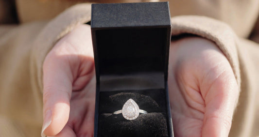 How to Pick Perfect Pear Shaped Engagement Ring