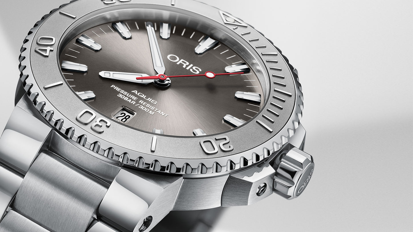 Aquis Titanium Date 01 733 7730 7153-07 8 24 15PEB