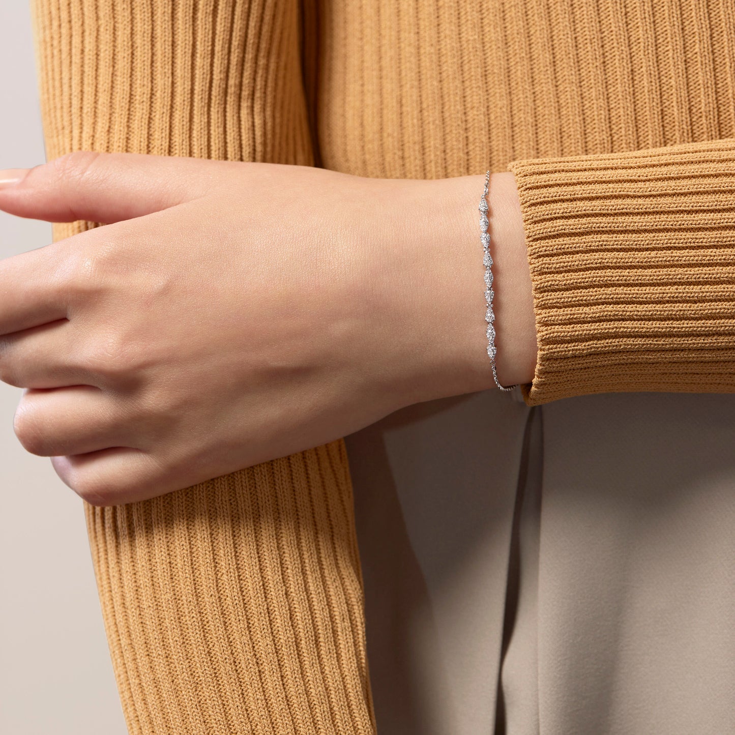 AERIAL DEWDROP BRACELET HFBAERD00438Y