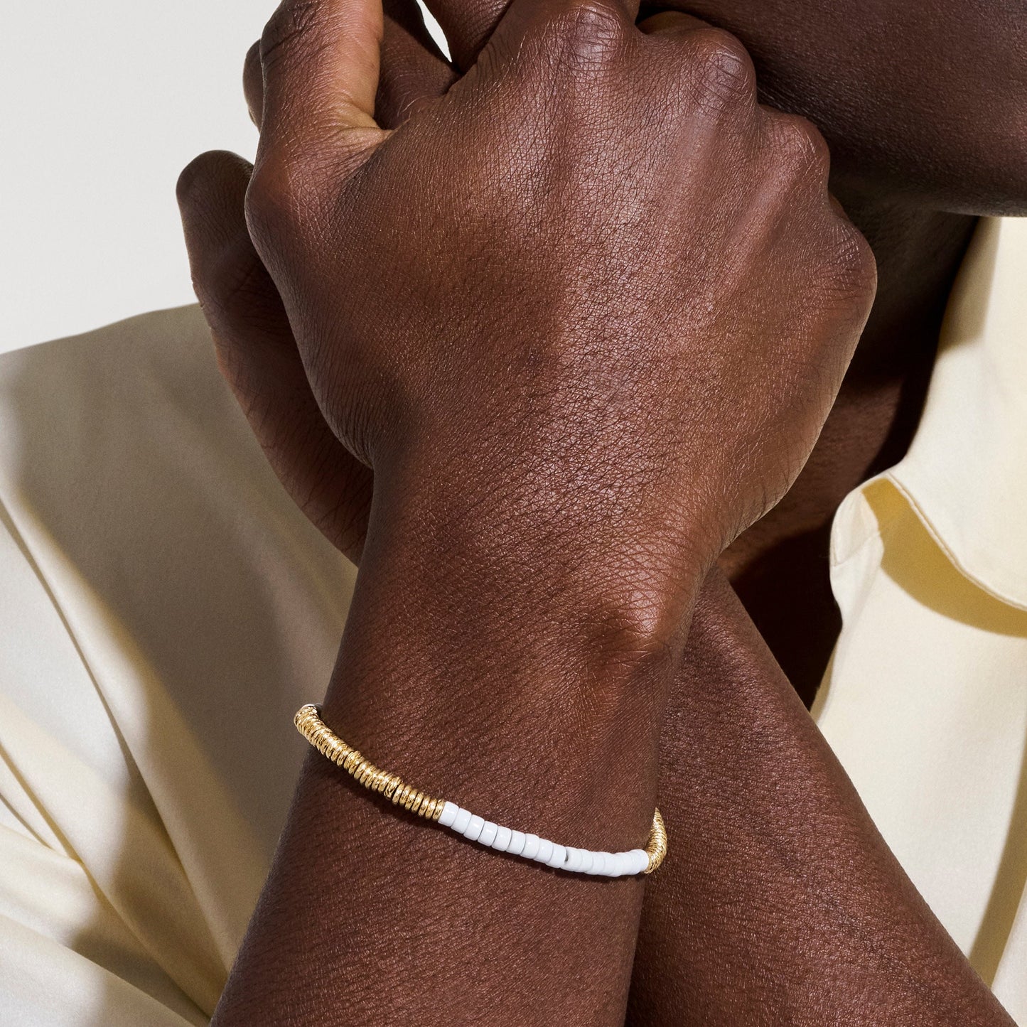 heishi-bracelet-gold-enamel-buzz900698wh