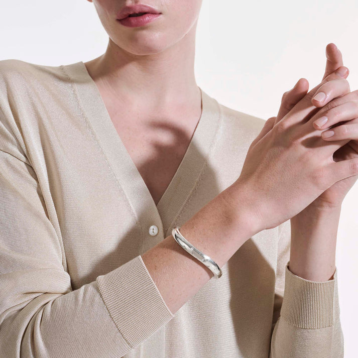 surf-hinged-cuff-silver-diamonds-cbp9011172di