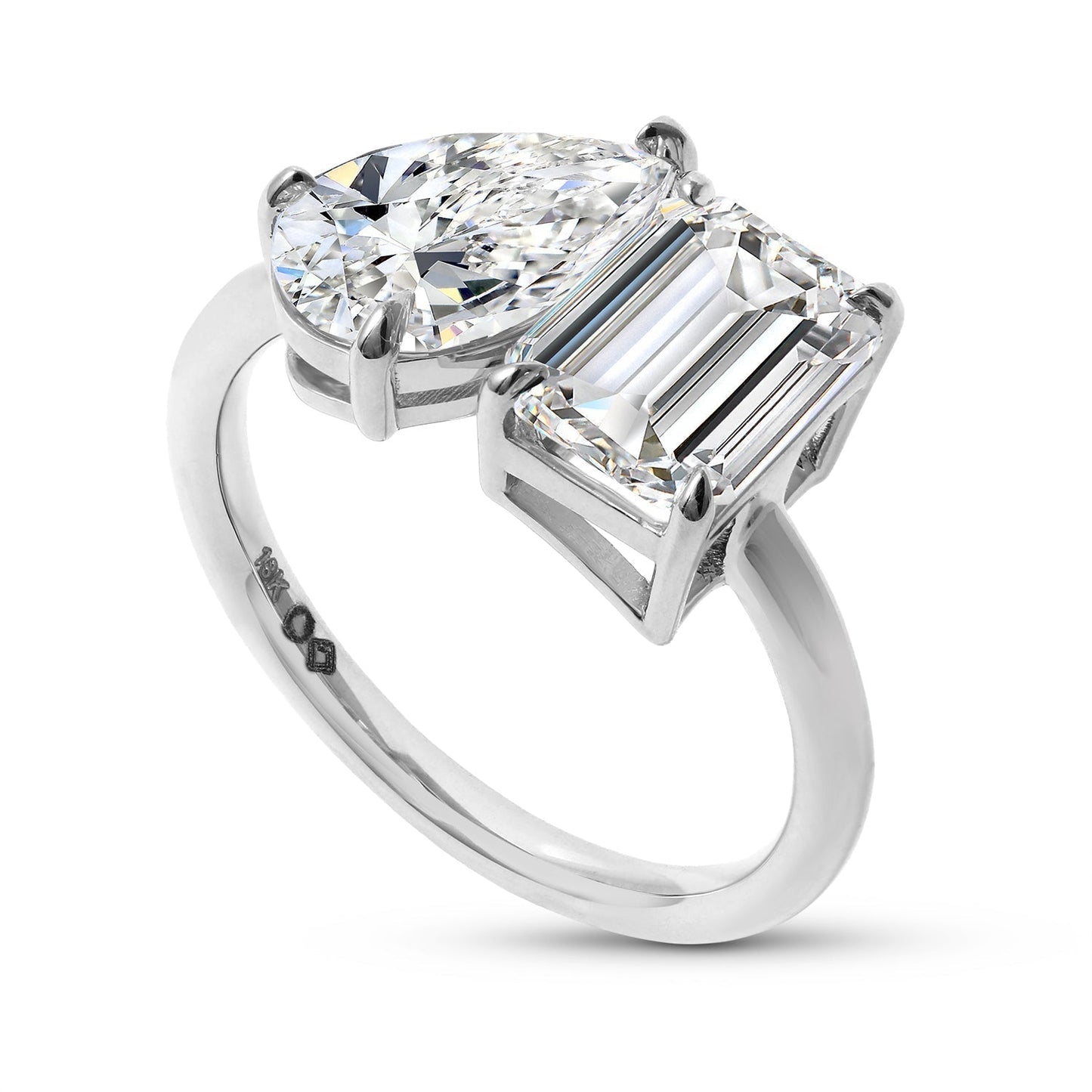 Clarity Diamond™ Angle Pear and Emerald Toi et Moi Ring