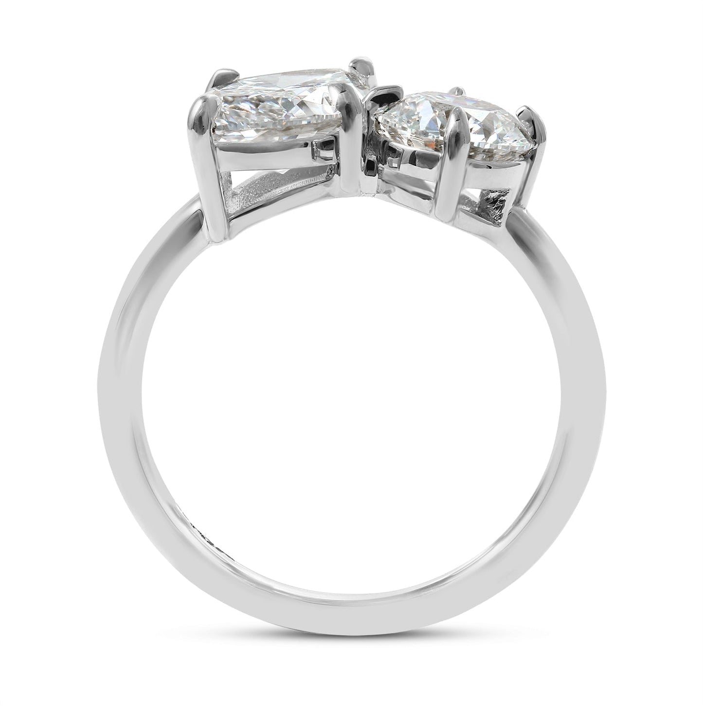 Clarity Diamond™ Side Round and Emerald Toi et Moi Ring