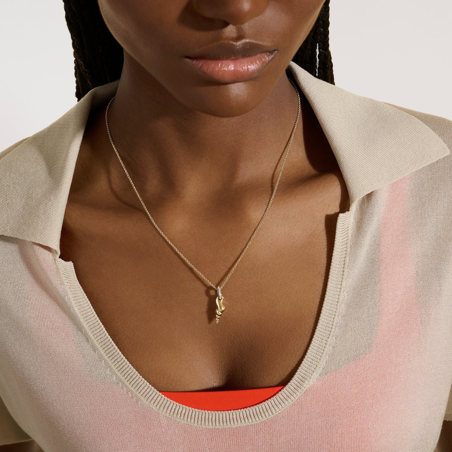 shell-talisman-necklace-gold-diamonds-nggx9012142di