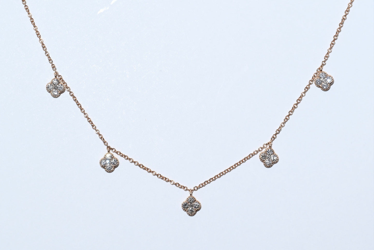 Dangle neckless with 5 diamond flowers