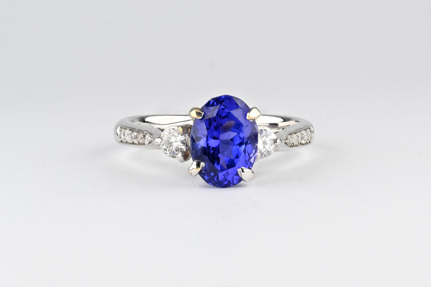 2 carat Tanzanite set on White gold