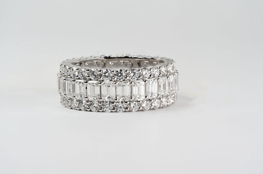 Infinity band ring with diamonds