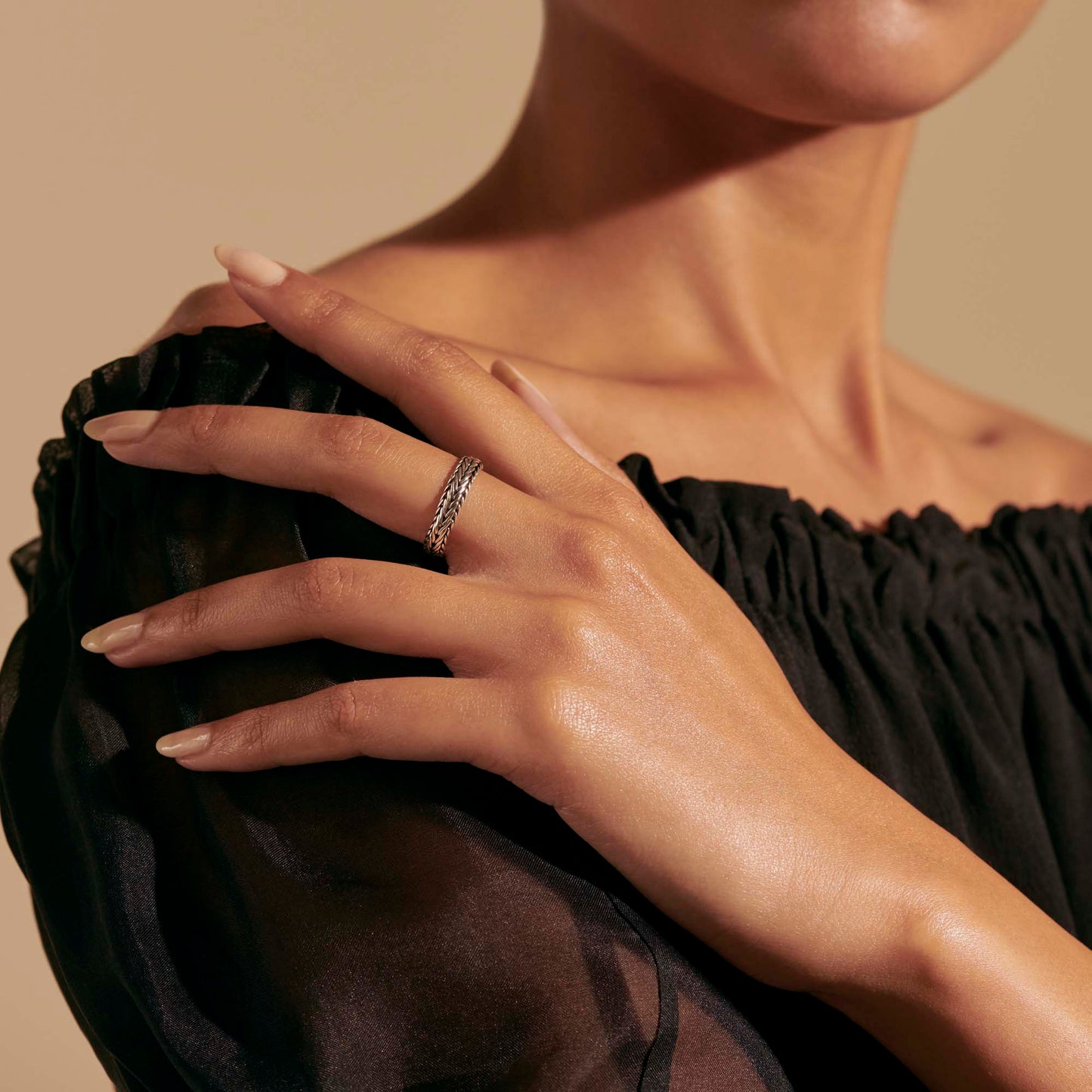 icon-chevron-band-ring-sterling-silver-4-5mm-ru900323