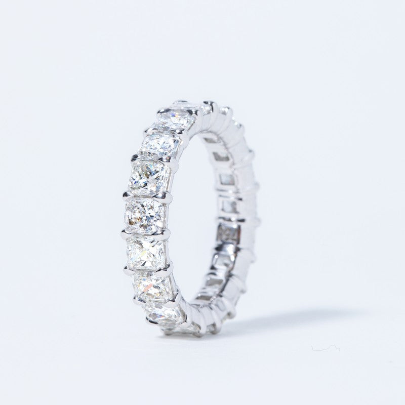 Cushion Eternity Band