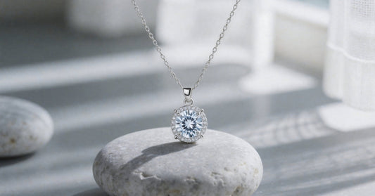 Gold vs. Silver Necklaces & Pendants: Which Should You Choose?
