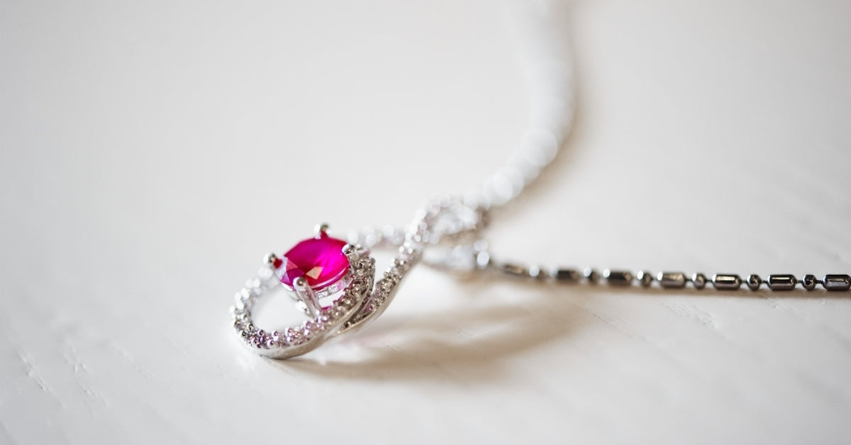 How Pendant Necklaces Differ from Chains: Ultimate Jewelry Guide