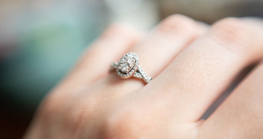 Oval Engagement Rings: Elegant and Unique or Too Common?