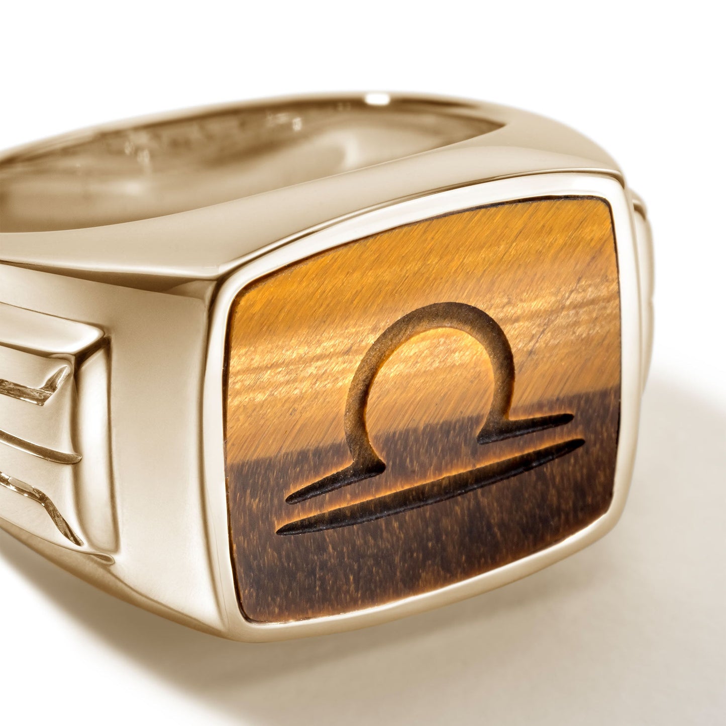 carved-signet-ring-gold-rmggs9011001te