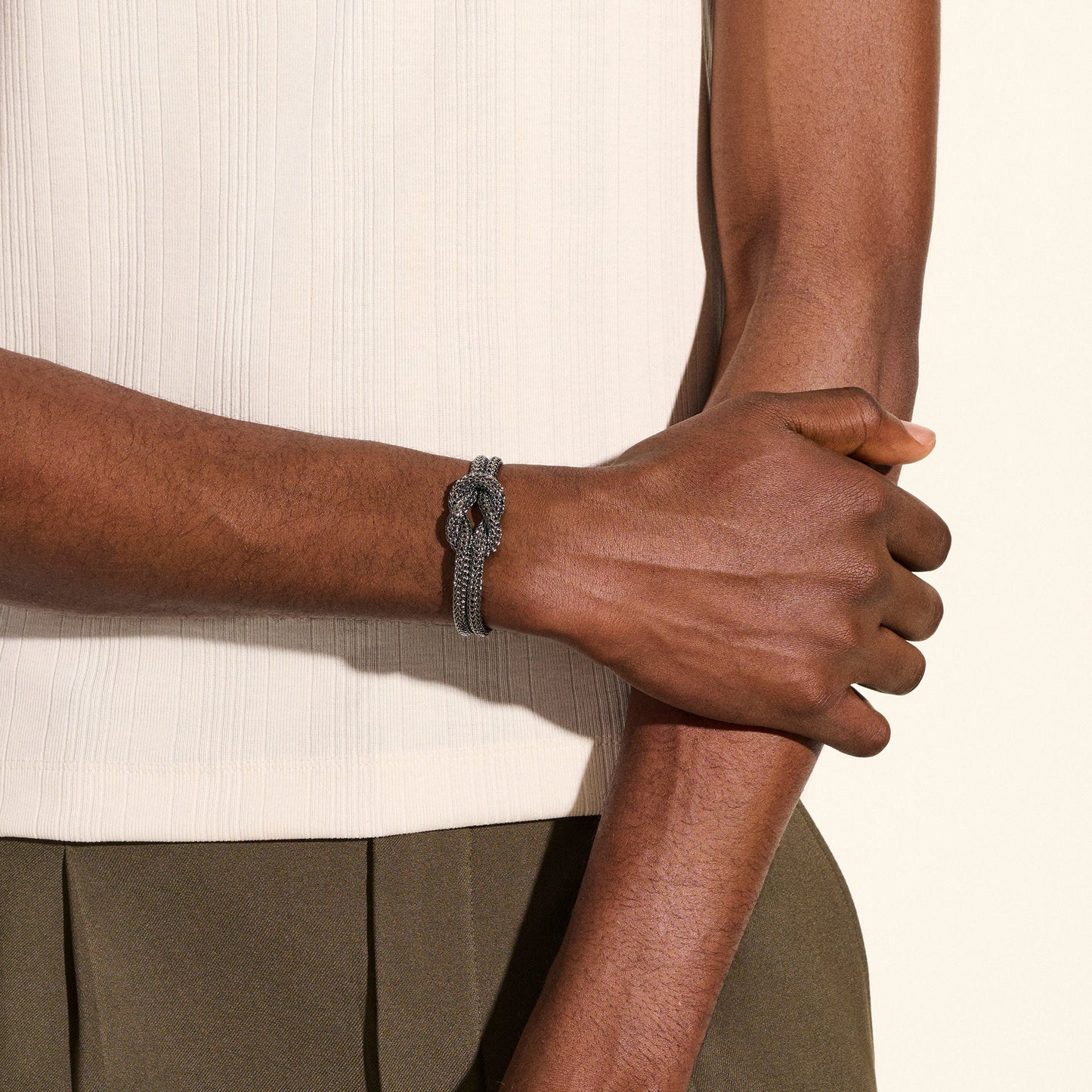 love-knot-bracelet-dark-silver-10mm-bu900980brd