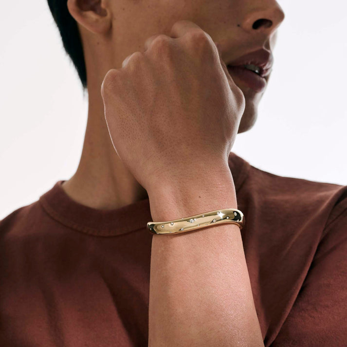 surf-hinged-cuff-gold-diamonds-slim-cggx9011172di