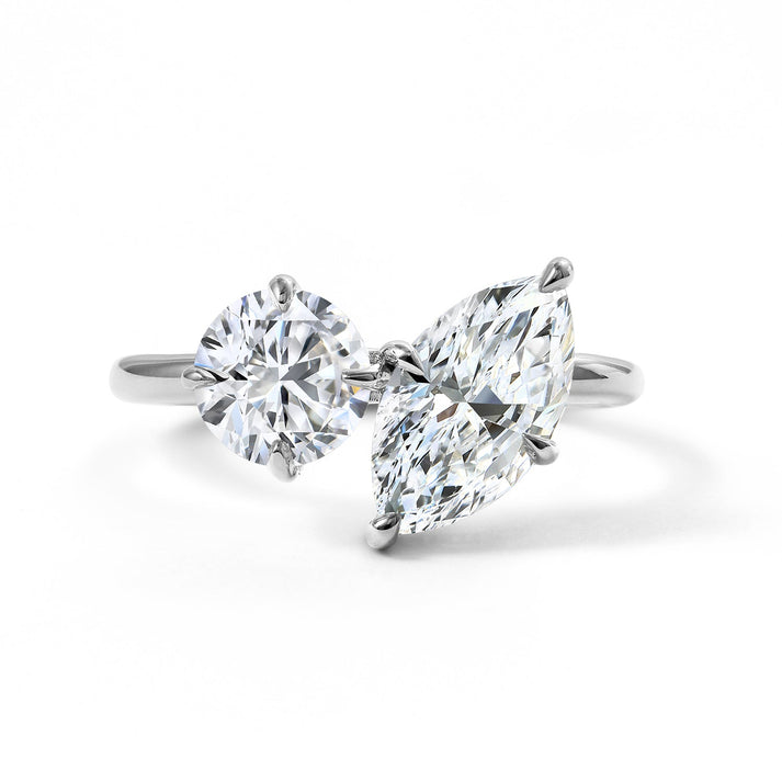 Clarity Diamond™ Round and Emerald Toi et Moi Ring