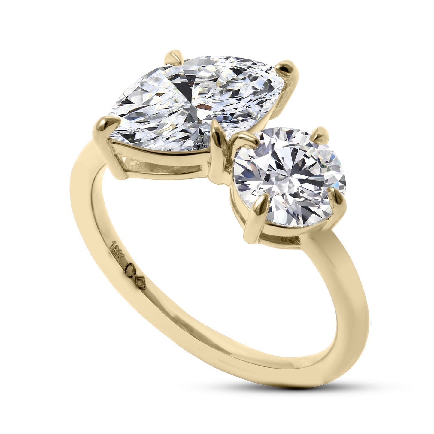 Clarity Diamond™ Angle Round and Emerald Toi et Moi Ring