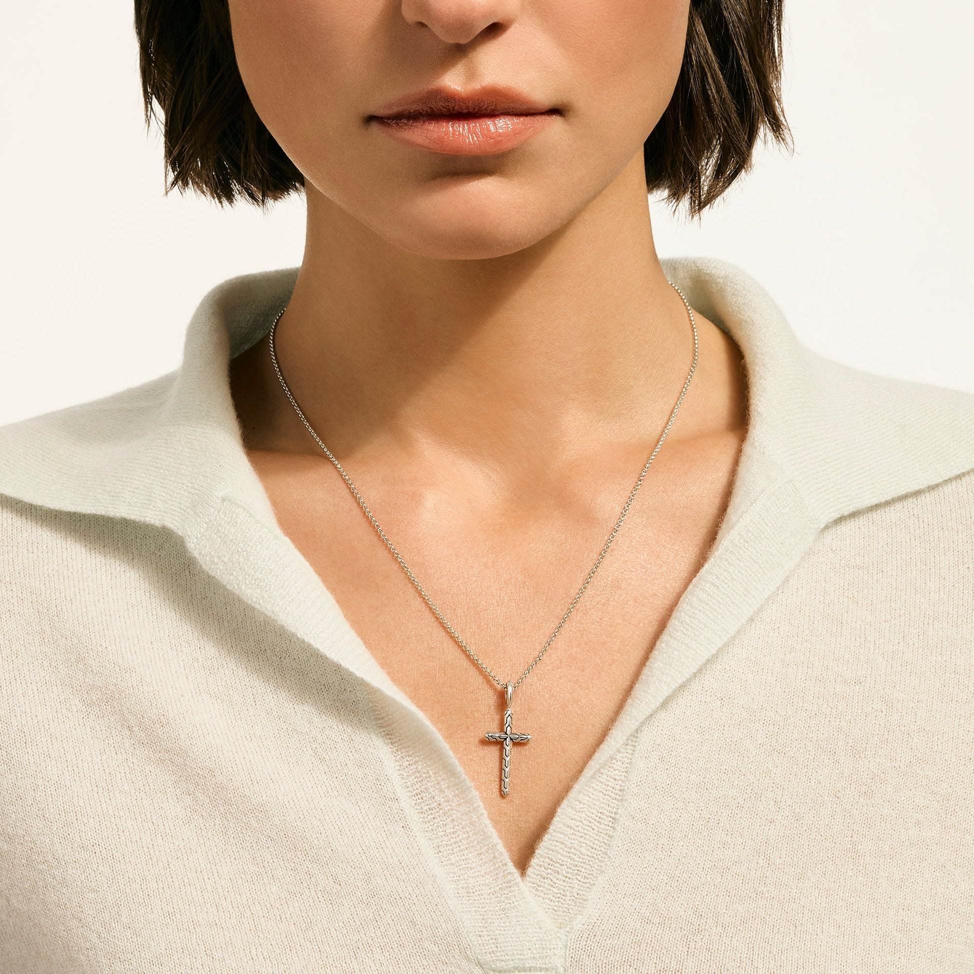 jh-essential-cross-necklace-sterling-silver-nb989377