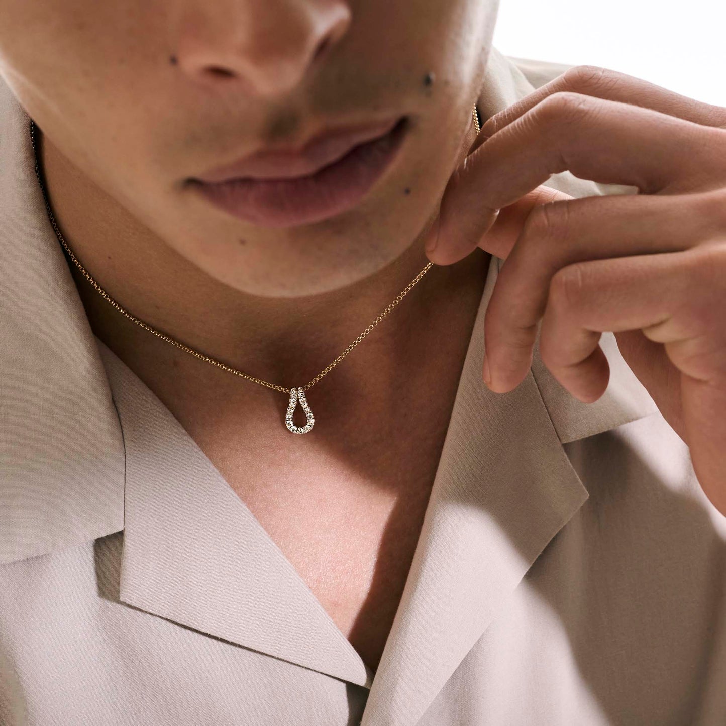 surf-pendant-necklace-gold-diamonds-nggx90107422di