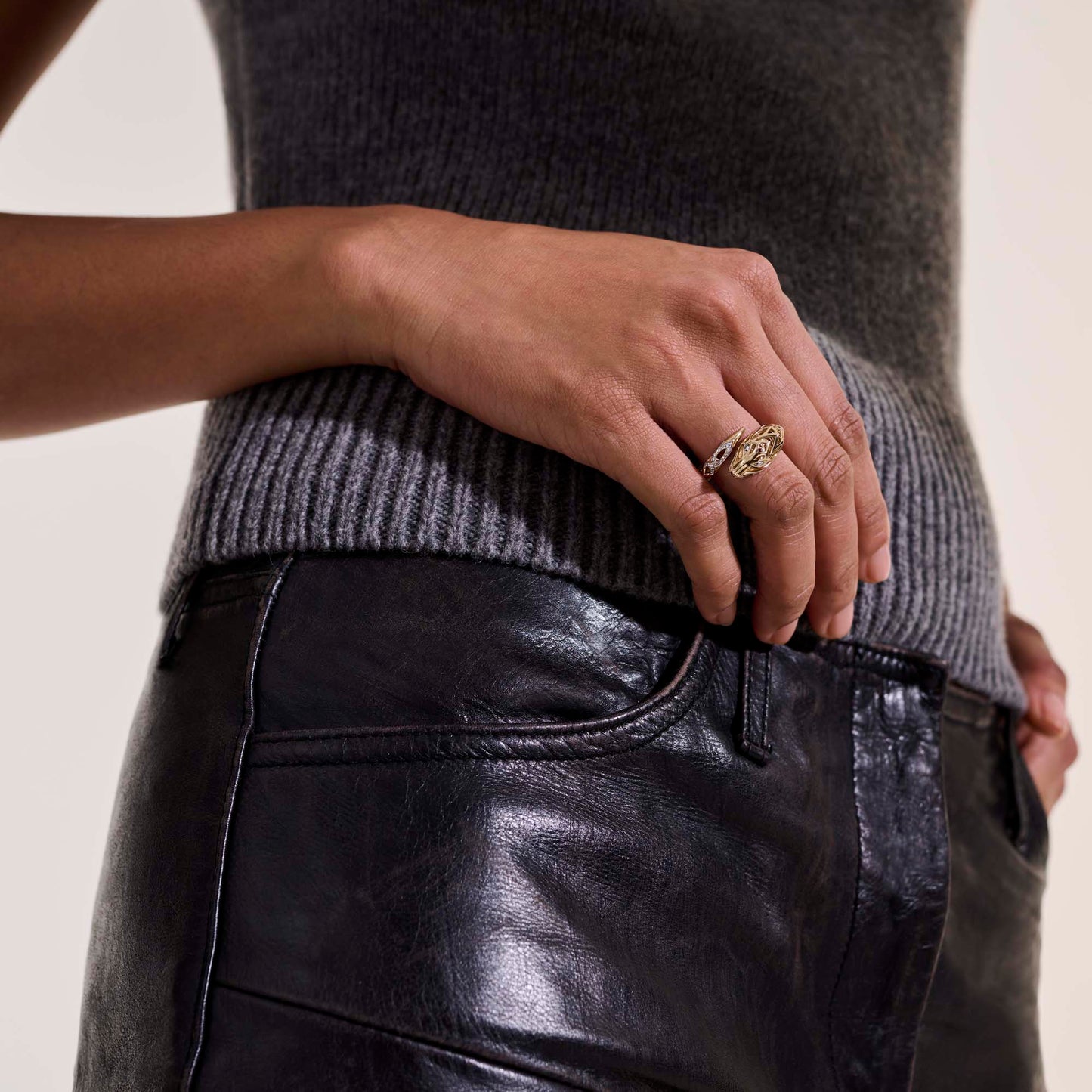 naga-ring-gold-diamonds-rggx603552di