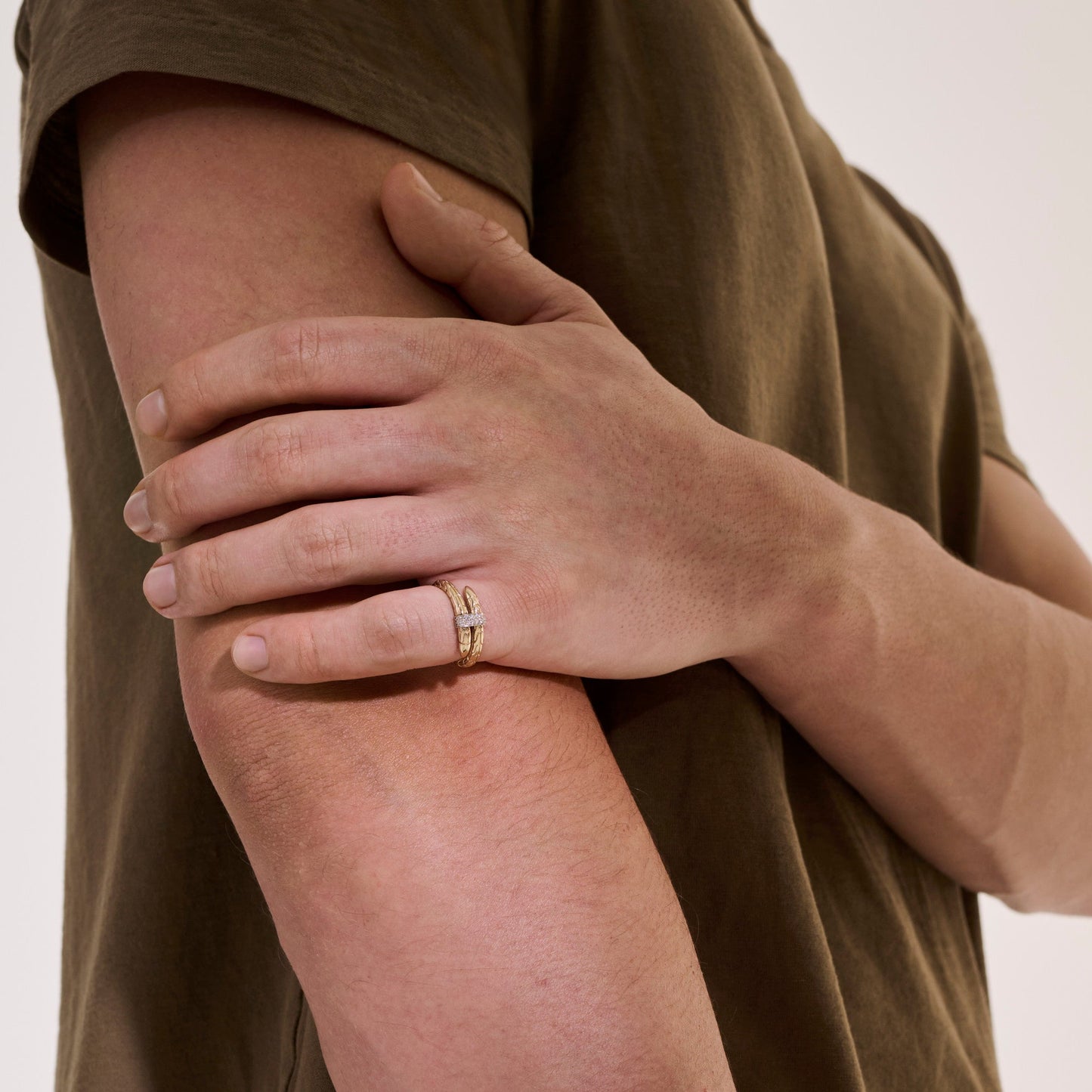 spear-ring-gold-diamonds-rggx986802di