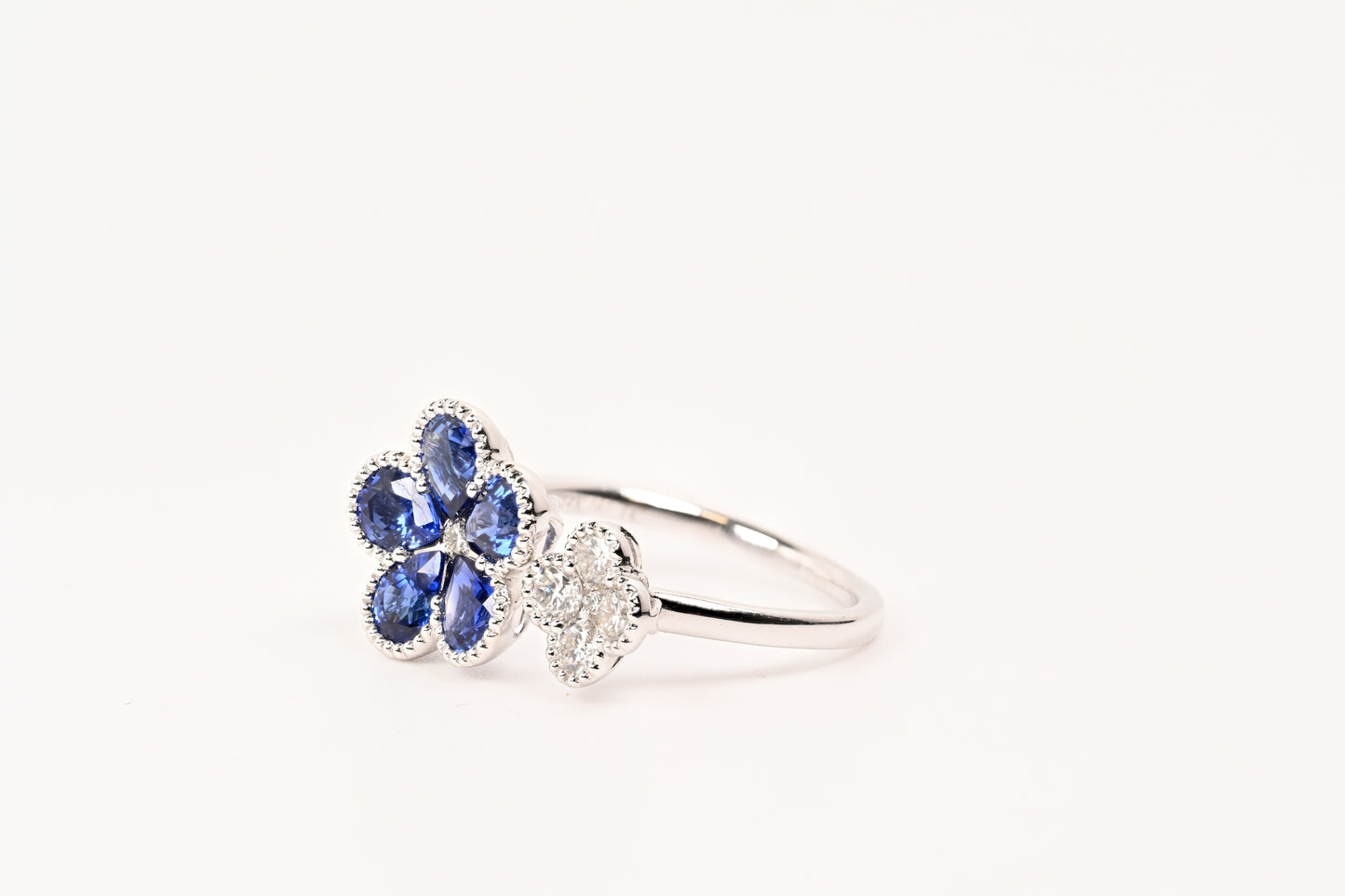 Sapphires ans diamond flower