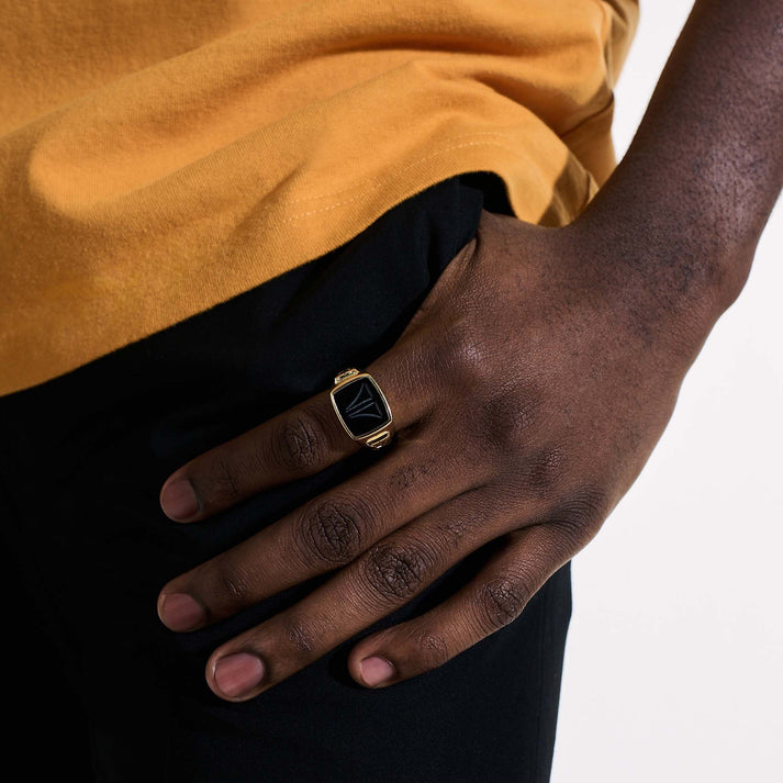 carved-signet-ring-gold-rmggs9010991bon