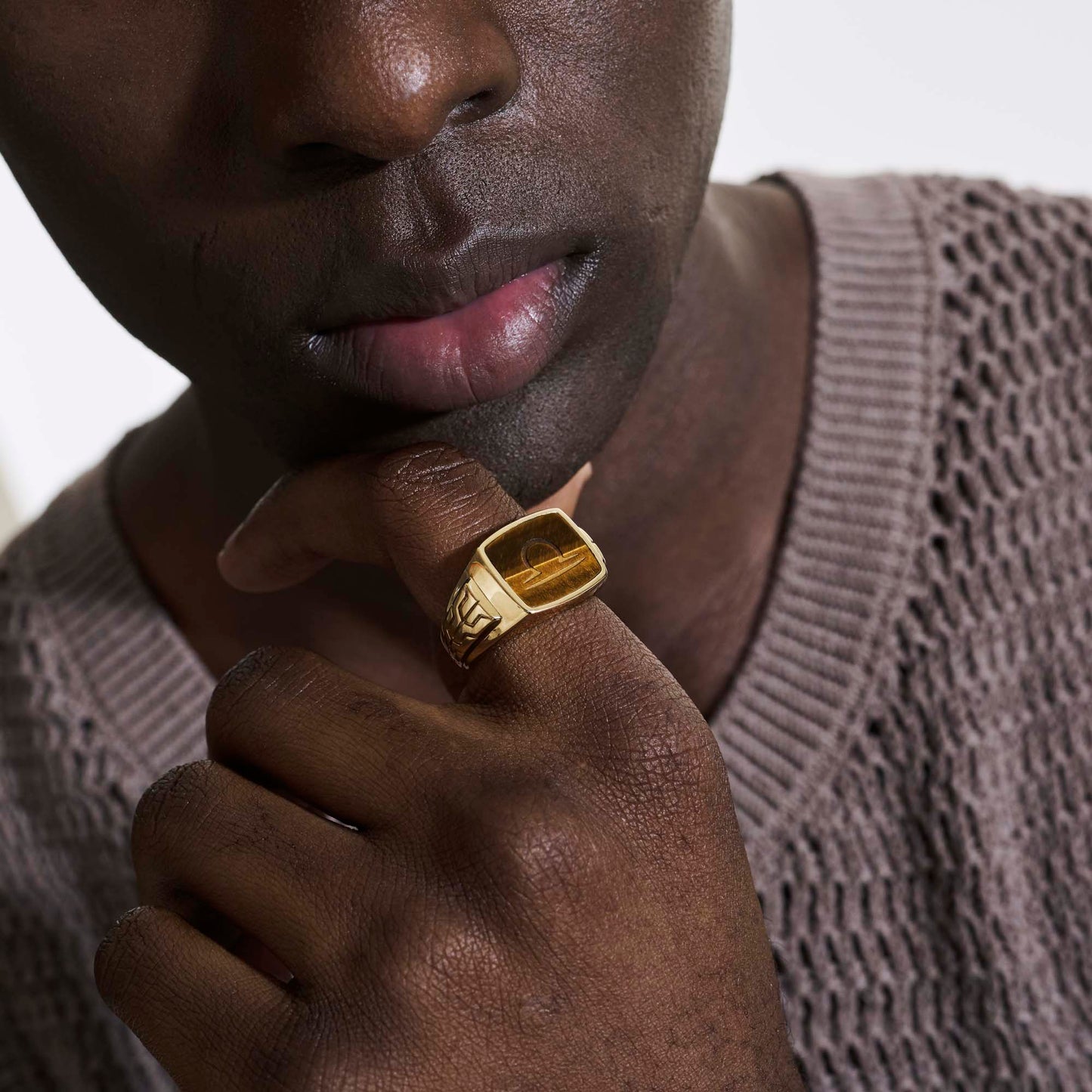 carved-signet-ring-gold-rmggs9011001te